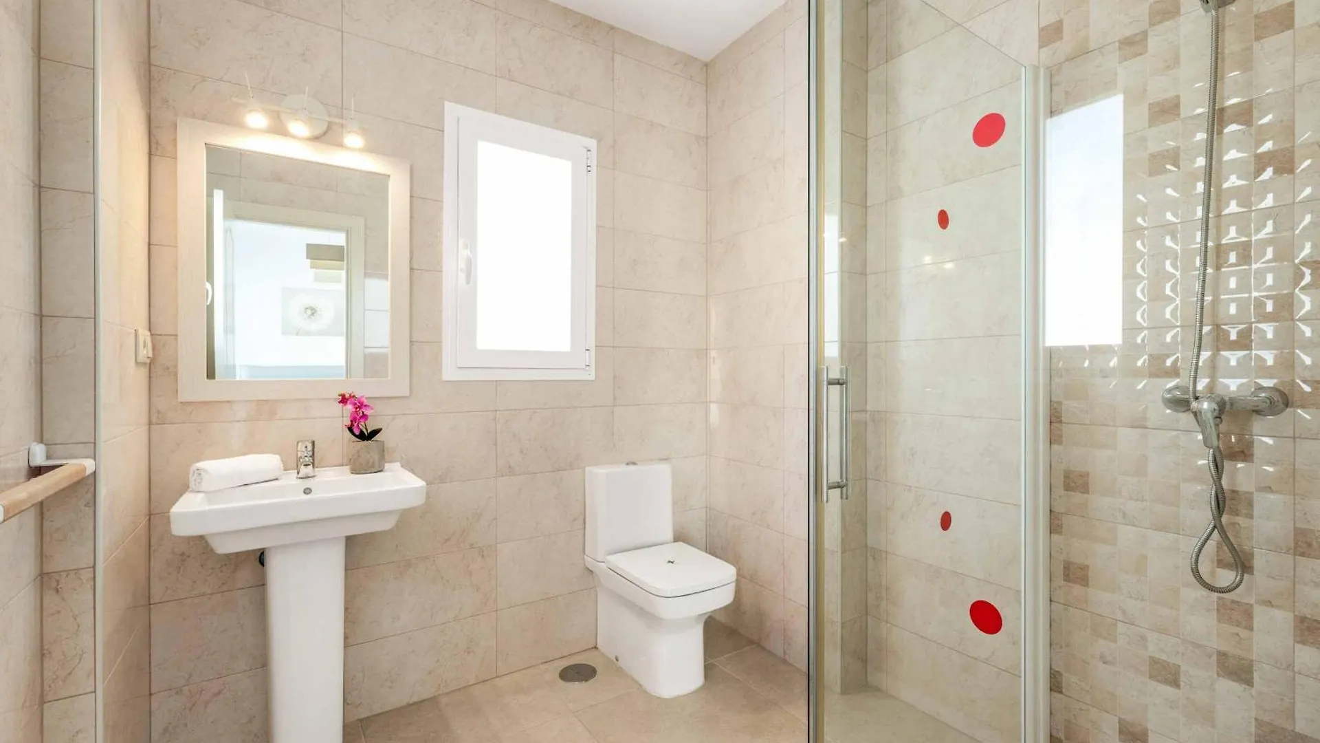Villa Juncos Nerja 0*,  İspanya