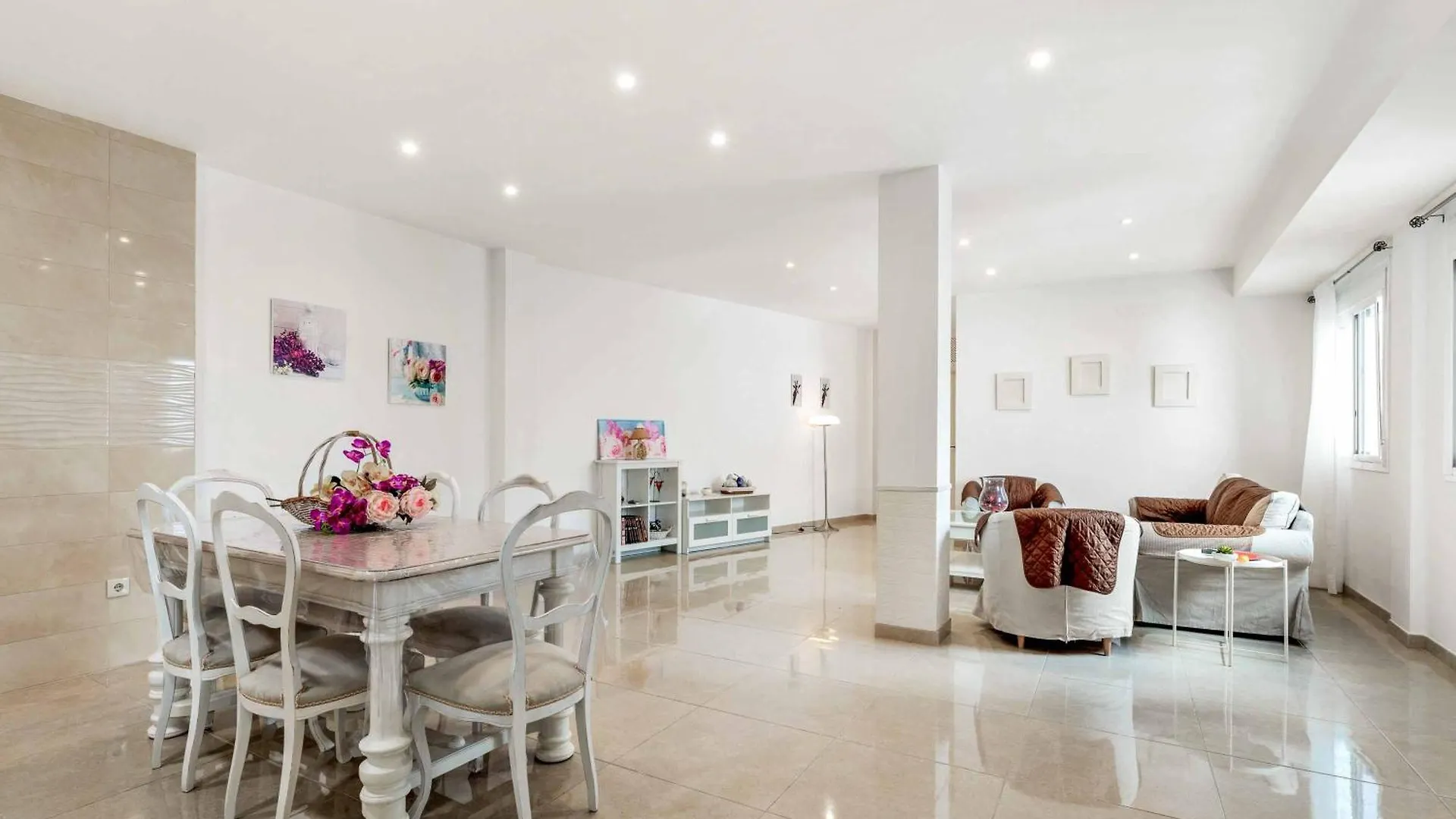 Villa Juncos Nerja 0*,  İspanya