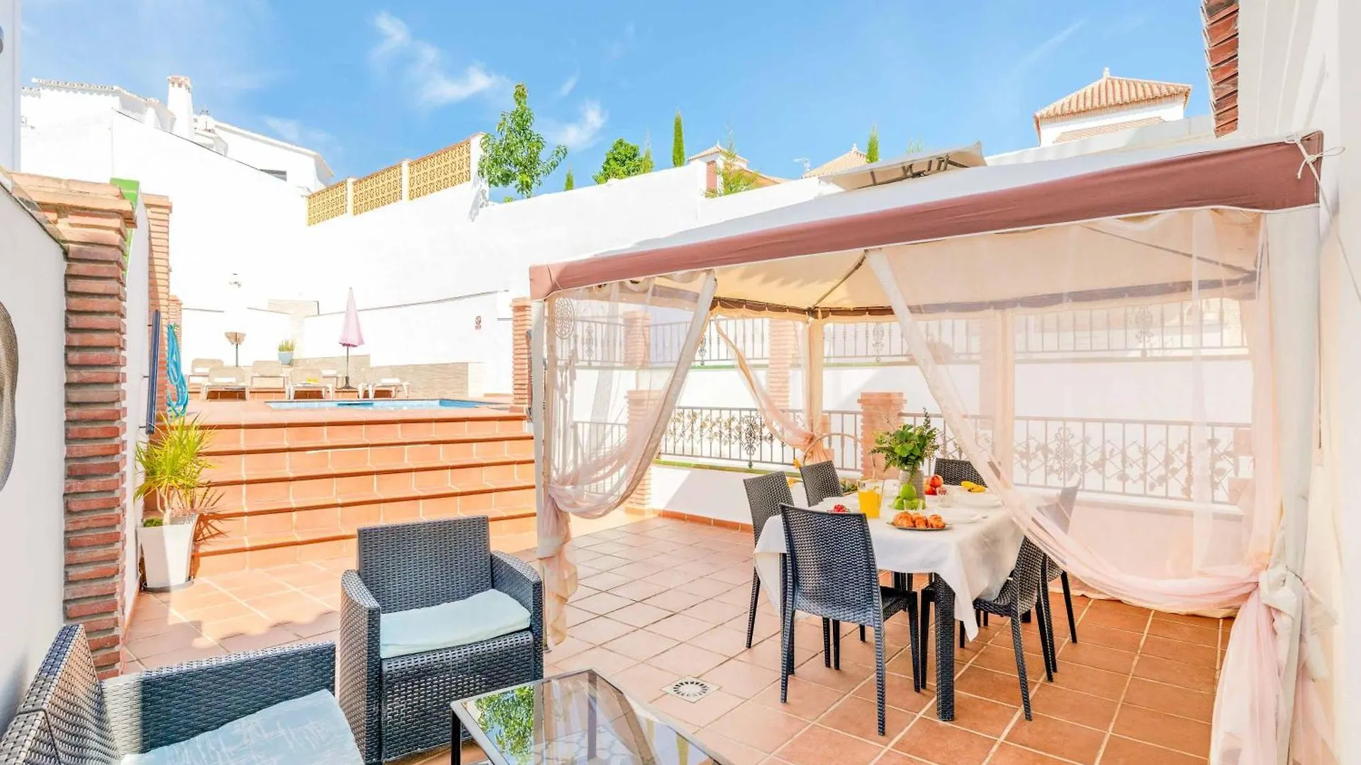 Villa Juncos Nerja 0*,  İspanya